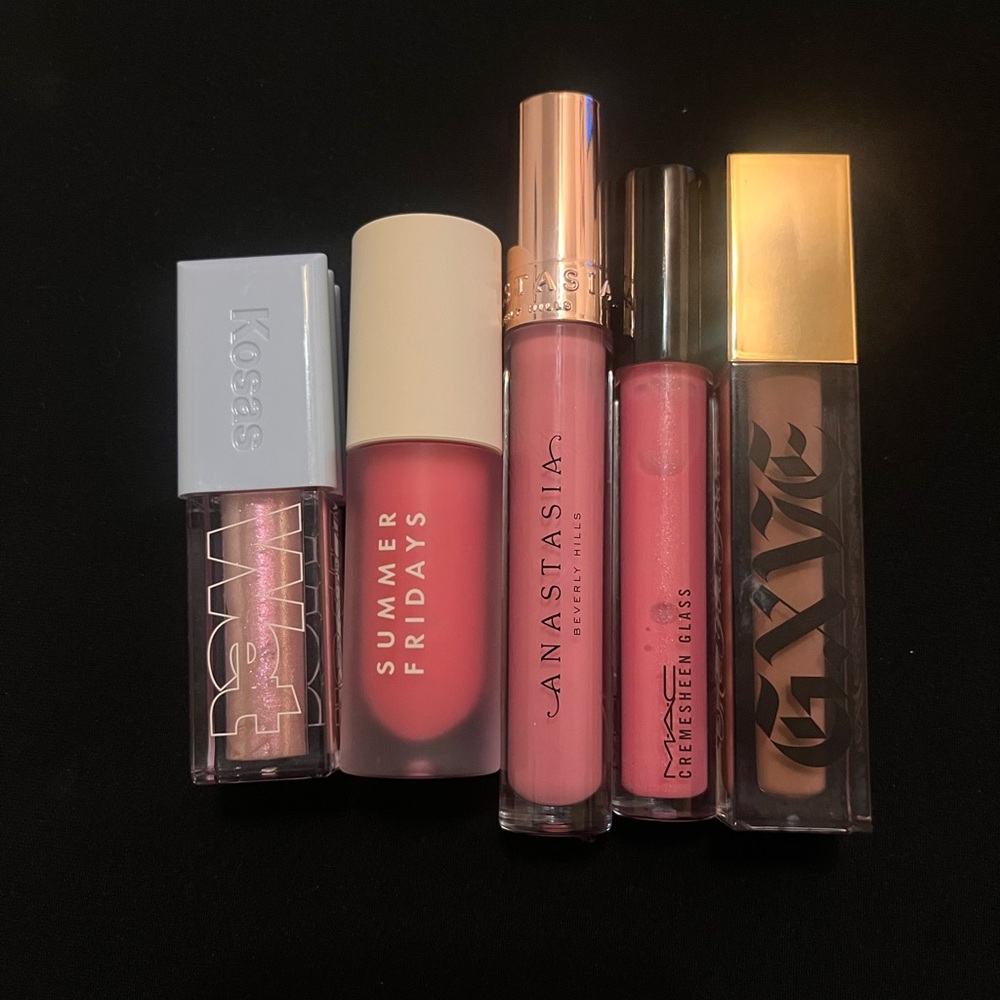 Lip bundle pink glosses and a nude lipstick
